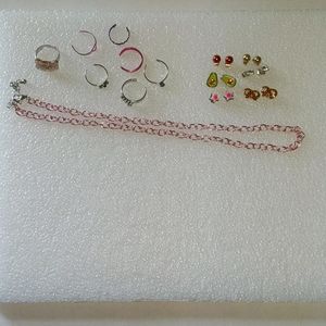 Lot of girl's jewelry